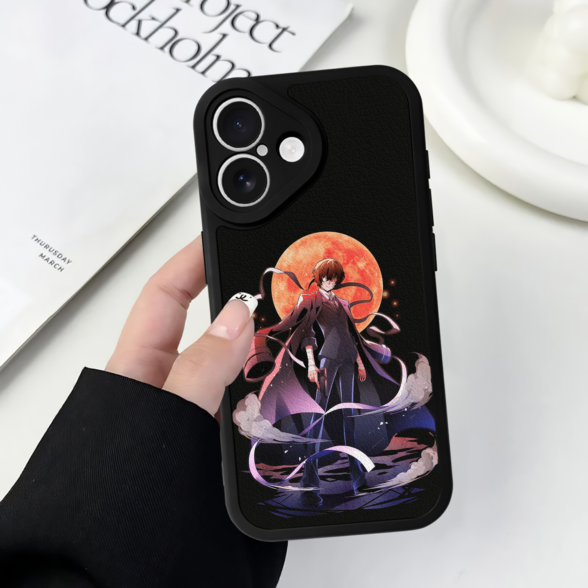 （画像用） 文豪ストレイドッグス Bungo Stray Dogs 【iPhone 16シリーズ対応】シリコンスマホケース（レザー調） 材質：シリコン